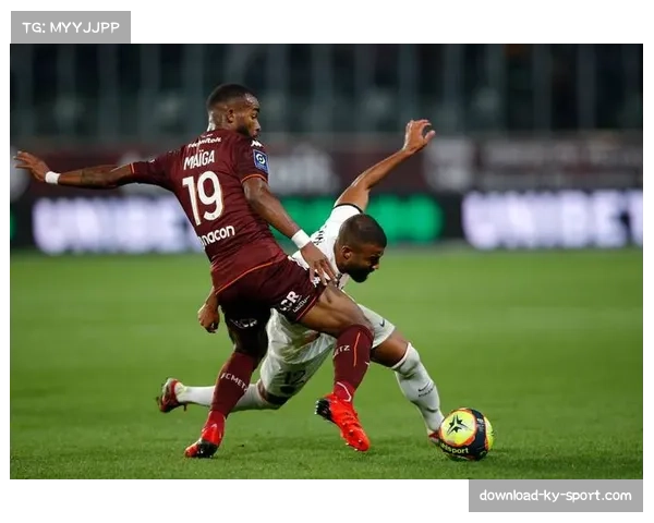 朗斯后卫乌多尔贡献关键助攻 防守稳固兼具进攻属性